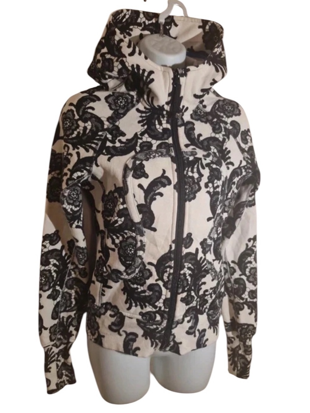 Lululemon Sz 4 Scuba Hoodie Vintage Laceoflage Polar Cream Black print
